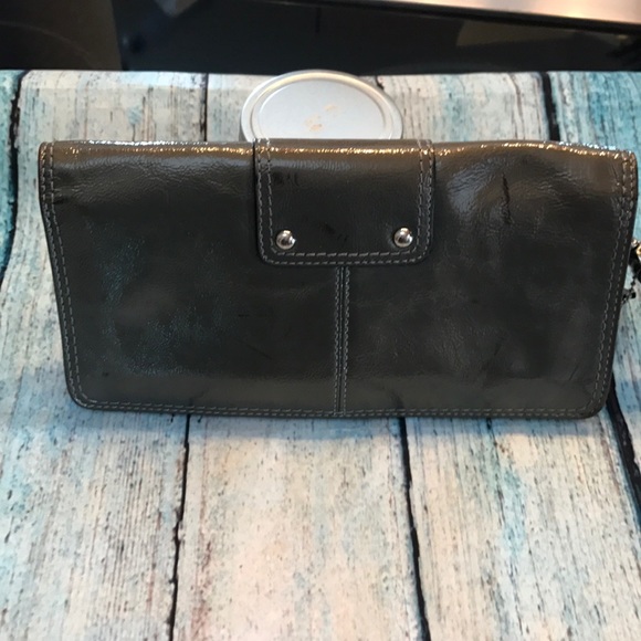 Coach patent leather large wristlets - Picture 4 of 8